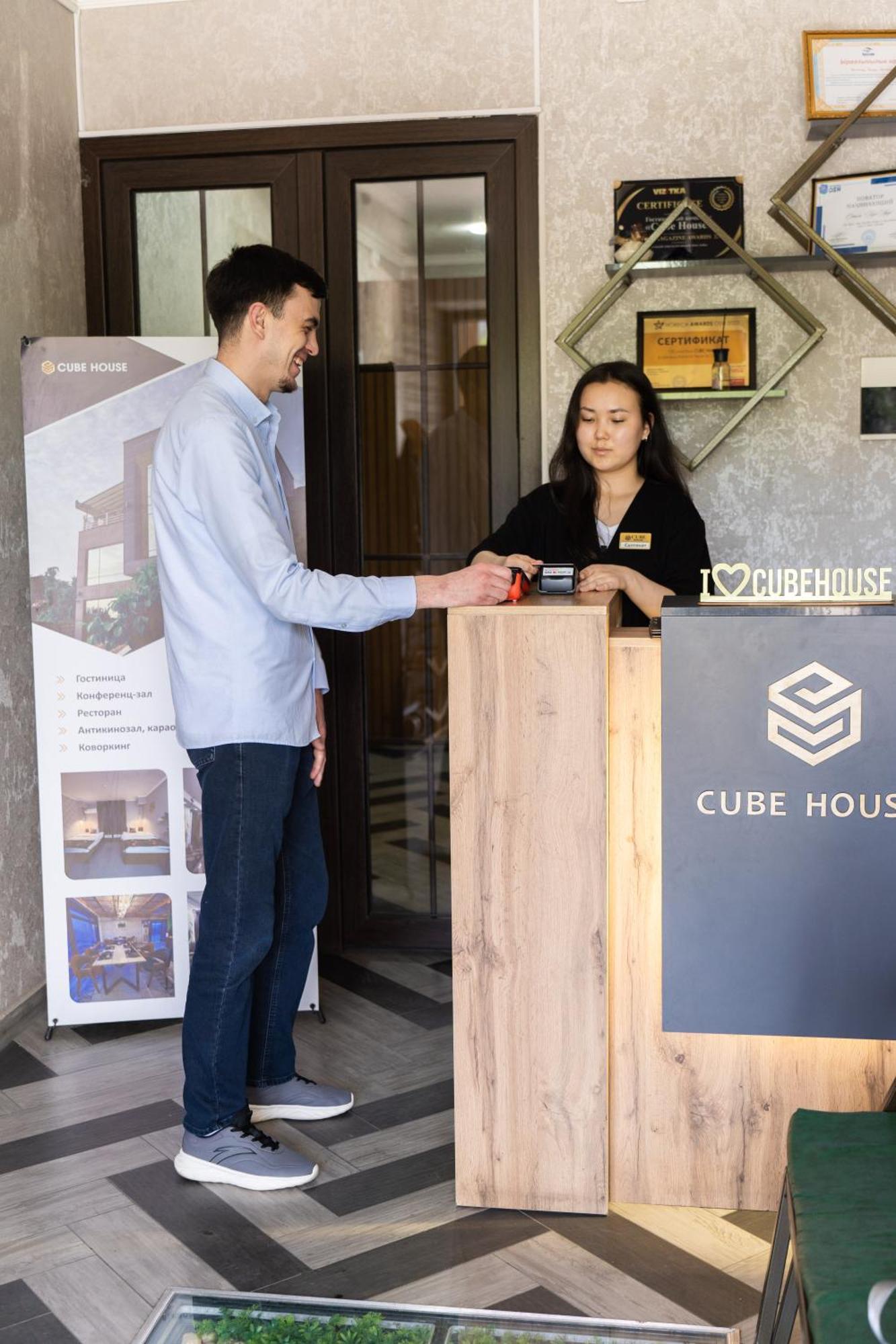 ホテル Cube House オシ エクステリア 写真